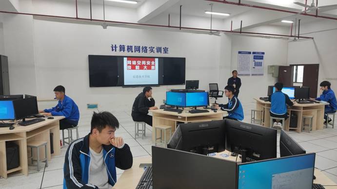 ZA6]RYR(ZU38DER42U@Q(G3